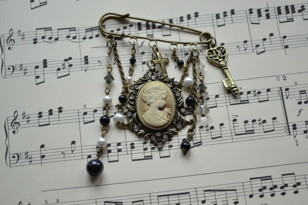 brooch2-1.jpg