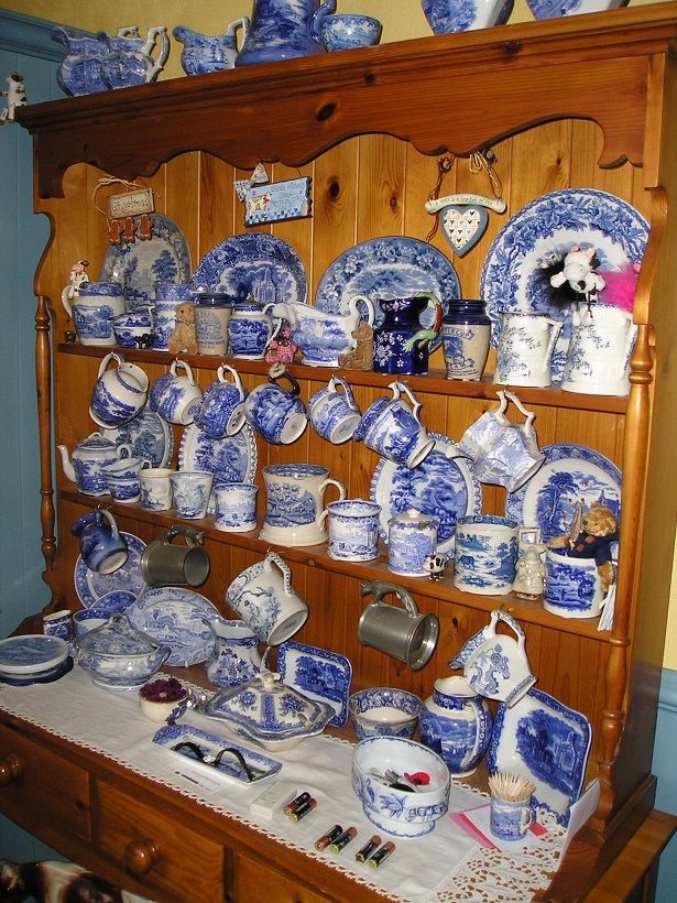 Kitchen Dresser.JPG