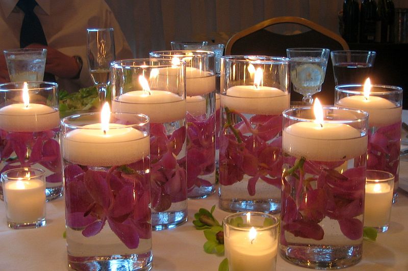 800px-Floating_wedding_candles.jpg
