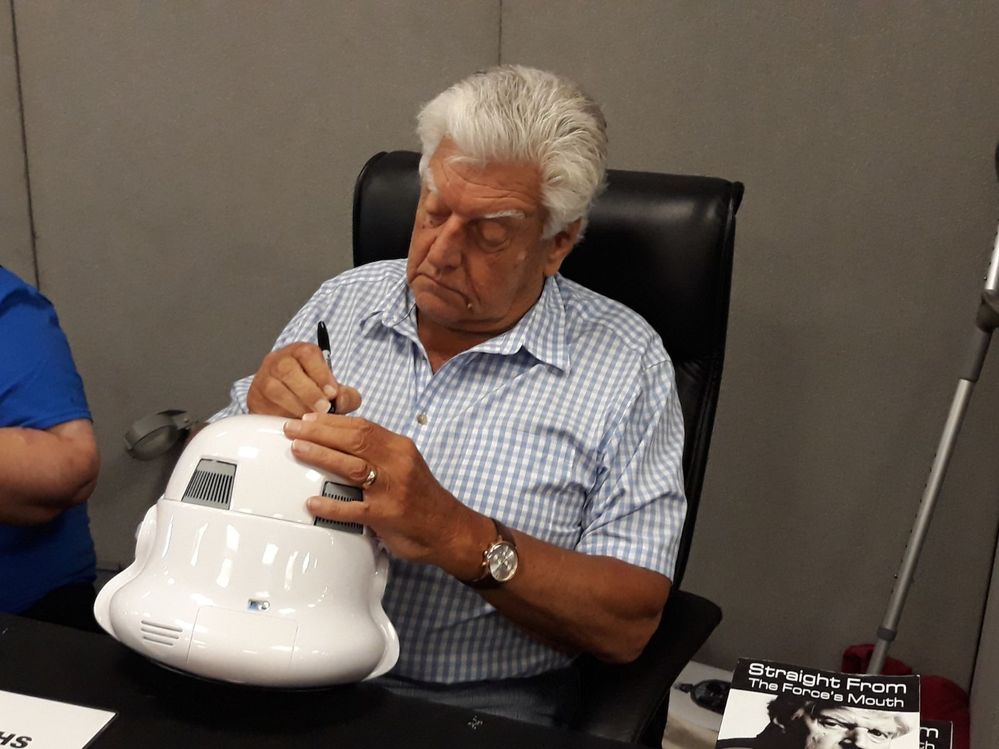 Dave Prowse ( Darth Vader )