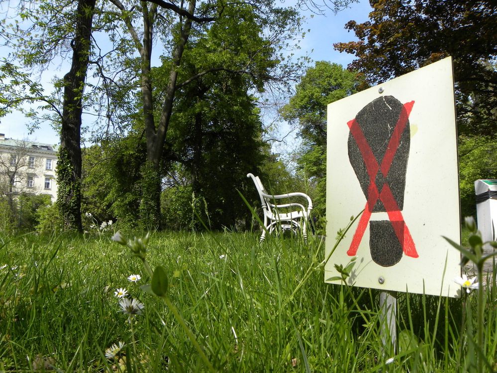 keep-off-the-grass-sign-1636849-1280x960.jpg
